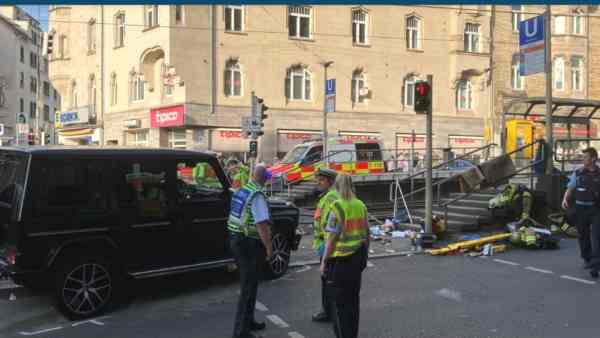 Germania auto da Imolaoggi.it germania auto sulla folla a stoccarda sei feriti