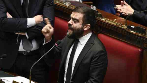 Acquisto tecnologie da Israele, bagarre in commissione Difesa: “fate schifo” Acquisto tecnologie da Israele, bagarre in commissione Difesa: “fate schifo”