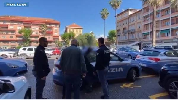 Immigrazione clandestina, 18 tra indagati e arrestati per favoreggiamento Immigrazione clandestina, 18 tra indagati e arrestati per favoreggiamento
