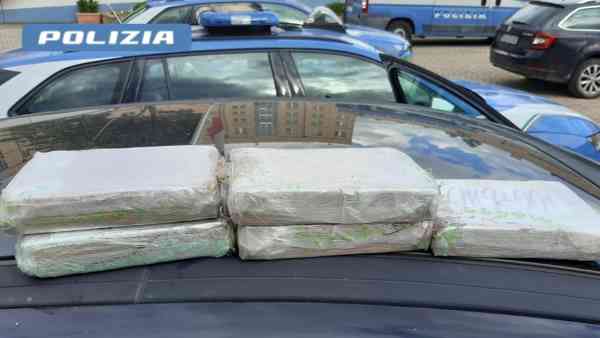 In A14 con auto sottoposta a fermo e 5 kg di cocaina: arrestato albanese In A14 con auto sottoposta a fermo e 5 kg di cocaina: arrestato albanese