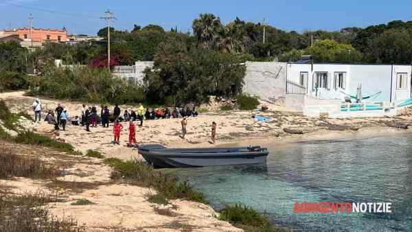 Migranti, 152 sbarcati a Lampedusa Migranti, 152 sbarcati a Lampedusa