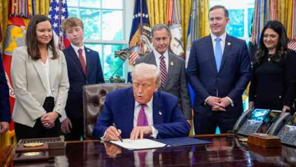 Trump, riduzione prezzi dei farmaci fino a 80% Trump, riduzione prezzi dei farmaci fino a 80%