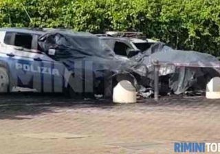 Auto della polfer incendiate