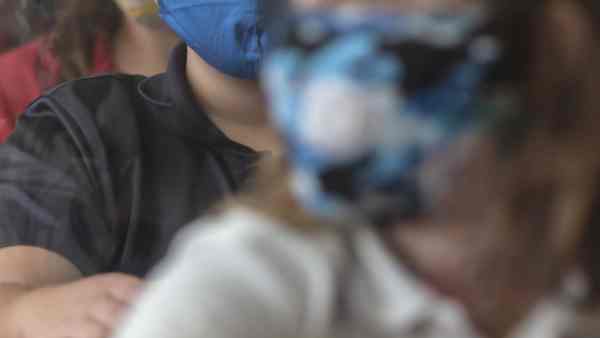 Padre ossessionato dai virus, figli chiusi in casa: a 6 e 9 anni mai andati a scuola Padre ossessionato dai virus, figli chiusi in casa: a 6 e 9 anni mai andati a scuola