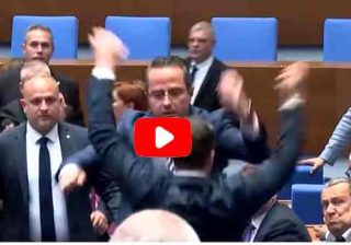 Bulgaria, rissa al Parlamento