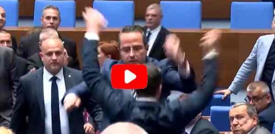 Bulgaria, rissa al Parlamento