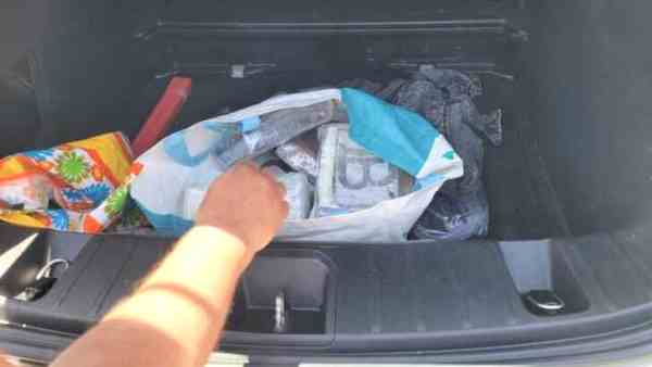 In auto con 10 kg di cocaina, arrestato albanese In auto con 10 kg di cocaina, arrestato albanese