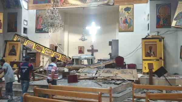 Siria, attacco kamikaze in chiesa a Damasco: almeno 25 morti