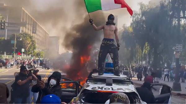Violenze pro clandestini, coprifuoco a Los Angeles per tutto il fine settimana Violenze pro clandestini, coprifuoco a Los Angeles per tutto il fine settimana