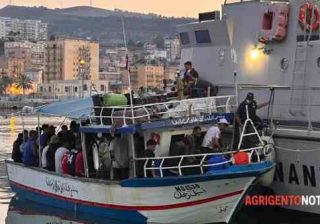 Migranti, 60 sbarcati sulla costa agrigentina