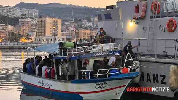 migranti 60 sbarcati sulla costa agrigentina