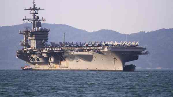 Portaerei Usa Nimitz in rotta verso il Medioriente Portaerei Usa Nimitz in rotta verso il Medioriente