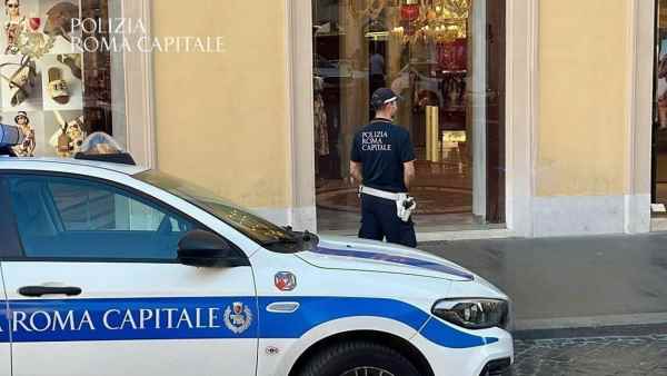 Roma, furto da 7000 euro a Dolce&Gabbana: peruviana denunciata Roma, furto da 7000 euro a Dolce&Gabbana: peruviana denunciata