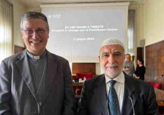 Mons. Enrico Trevisi, Vescovo di Trieste, e Akram Omar, Presidente della Comunità Islamica di Trieste "Moschea Ar-rayan"
