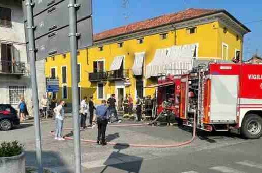 Dà fuoco a un alloggio e urla 'Allah Akbar'