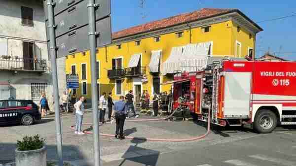 Dà fuoco a un alloggio e urla ‘Allah Akbar’ nel Vercellese Dà fuoco a un alloggio e urla ‘Allah Akbar’ nel Vercellese