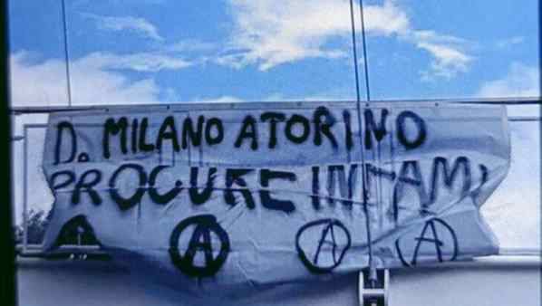 “Procure infami”, altro striscione degli anarchici a Padova “Procure infami”, altro striscione degli anarchici a Padova