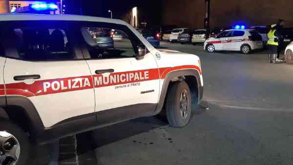Prato, atti osceni in un giardino pubblico: 7 multati per 70mila euro Prato, atti osceni in un giardino pubblico: 7 multati per 70mila euro