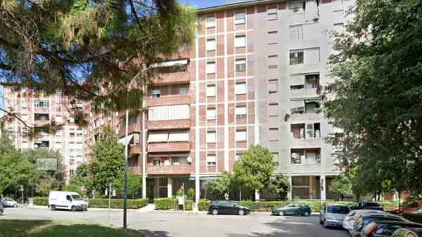 Bologna, droga nel garage delle case popolari: arrestato marocchino