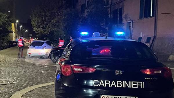 macherio peruviano strangola la compagna in strada cadavere scoperto dai figli