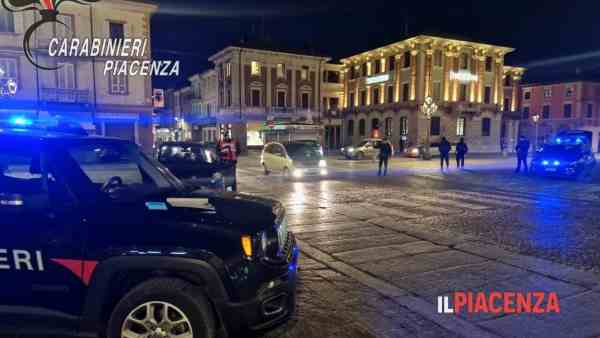 Coltellate a Castelsangiovanni, tre stranieri denunciati per rissa e lesioni aggravate Coltellate a Castelsangiovanni, tre stranieri denunciati per rissa e lesioni aggravate