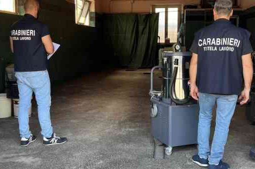 Caporalato, egiziano sfruttava lavoratori: chiuso autolavaggio carabinieri tutela del lavoro