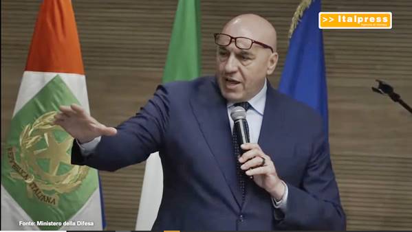 Crosetto: ‘piloti di F 35 di varie nazioni saranno addestrati in Sicilia’