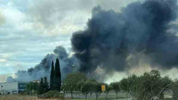 Fiumicino, incendio a deposito riconducibile a Paoletti Ecologia Fiumicino, incendio a deposito riconducibile a Paoletti Ecologia