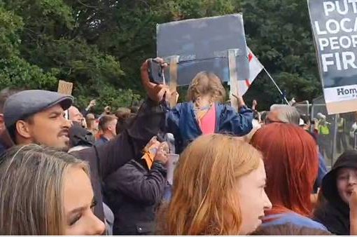 GB, proteste contro i migranti a Epping dopo tre aggressioni sessuali GB, proteste contro i migranti a Epping