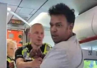 "Allah Akbar", uomo dà in escandescenza sul volo per Glasgow