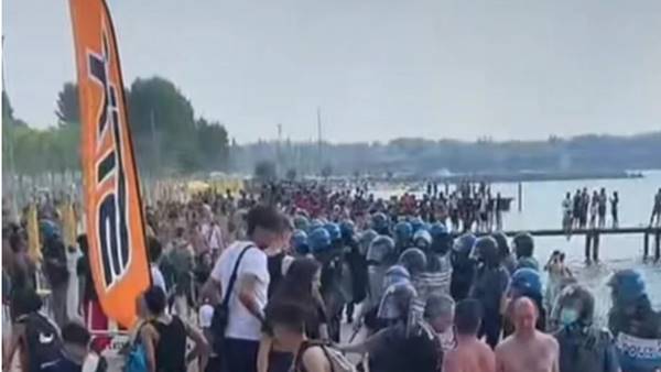 Maranza seminano il panico sulle spiagge della Romagna Maranza seminano il panico sulle spiagge della Romagna