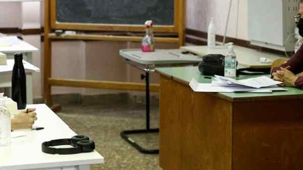 Si metteva in congedo parentale e andava a lavorare in Arabia Saudita: accusato professore Si metteva in congedo parentale e andava a lavorare in Arabia Saudita: accusato professore