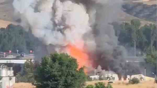 Spagna, esplosioni e incendio in fabbrica batterie di litio Spagna, esplosioni e incendio in fabbrica batterie di litio