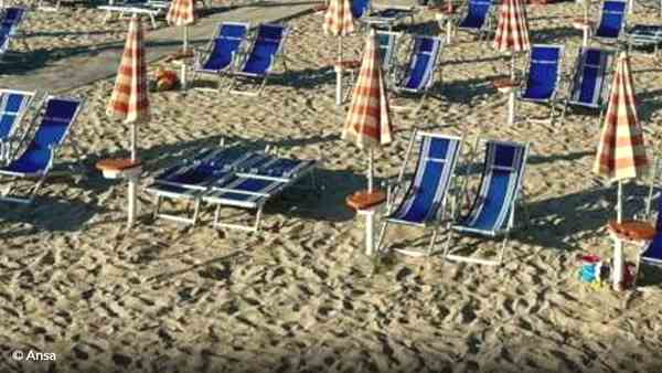 lidi ferraresi i maranza devastano le spiagge