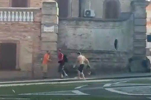 lite a sprangate tra stranieri