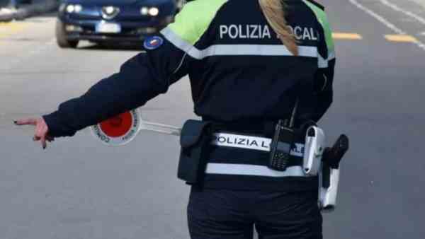 Bari, reintegrate le vigilesse che chiesero aiuto ai mafiosi Bari, reintegrate le vigilesse che chiesero aiuto ai mafiosi