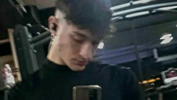 non mi sento bene roberto si accascia e muore a 20 anni