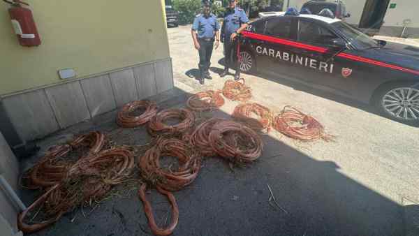 Latina, tentato furto di 700 kg di rame: romeno ai domiciliari Latina, tentato furto di 700 kg di rame: romeno ai domiciliari