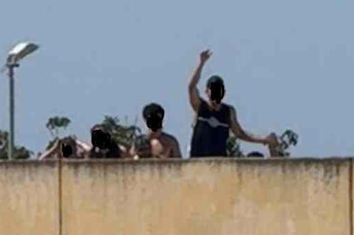 Migranti, 24 ore di proteste nel Cpr