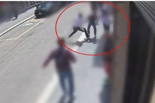 Milano, turista derubato