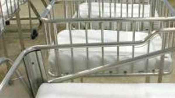 parigi infermiera processata per violenza sessuale su neonati