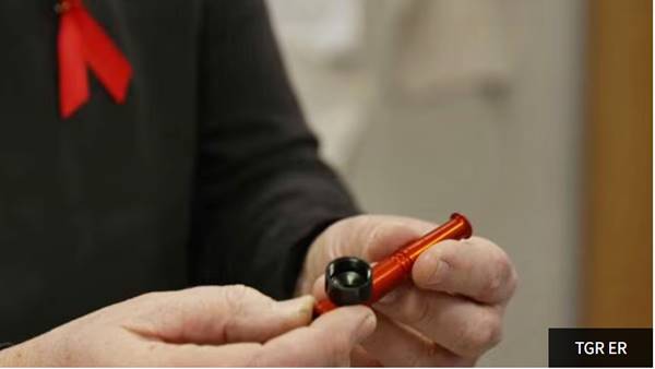 Bologna, Comune distribuirà gratis pipe per il crack: è polemica Bologna, Comune distribuirà gratis pipe per il crack: è polemica