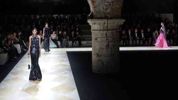 Antitrust, 3,5 milioni di multa ad Armani per dichiarazioni non vere sulla “sostenibilità” Antitrust, 3,5 milioni di multa ad Armani per dichiarazioni non vere sulla “sostenibilità”