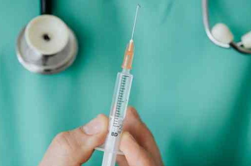Una setta di fanatici ha trasformato la medicina in strumento di BigPharma fanatici vaccino