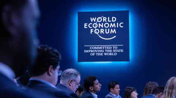 Larry Fink (BlackRock) e André Hoffmann (Roche) alla guida del WEF Larry Fink (BlackRock) e André Hoffmann (Roche) alla guida del WEF