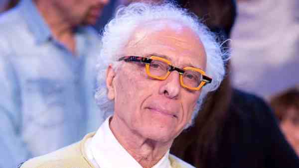 Mughini caduto in rovina: “Vendo i miei libri per mangiare, gli amici sono spariti”