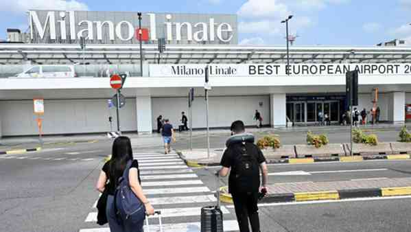 linate tunisino scavalca la recinzione e si stende sulla pista