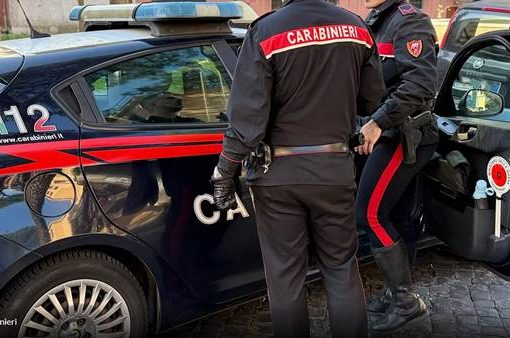 Milano, donna ferita a coltellate: è gravissima carabinieri
