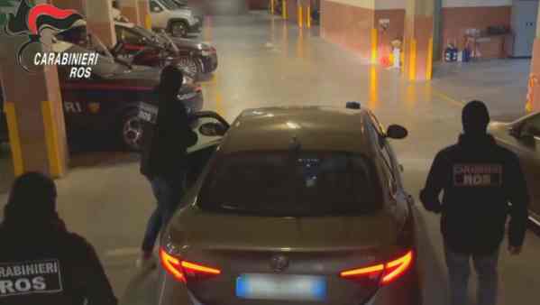 Trieste, fermato pakistano che inneggiava alla lotta jihadista Trieste, fermato pakistano che inneggiava alla lotta jihadista