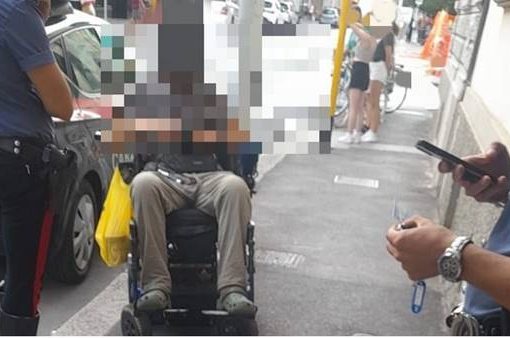 Firenze, disabile scippato dai maranza. “Siamo in balia dei delinquenti” Firenze disabile scippato